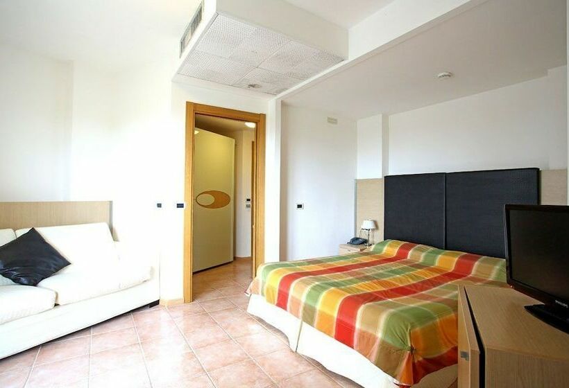 חדר סטנדרט לשלושה, Olympus