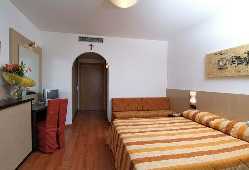 חדר משפחתי, Olympus