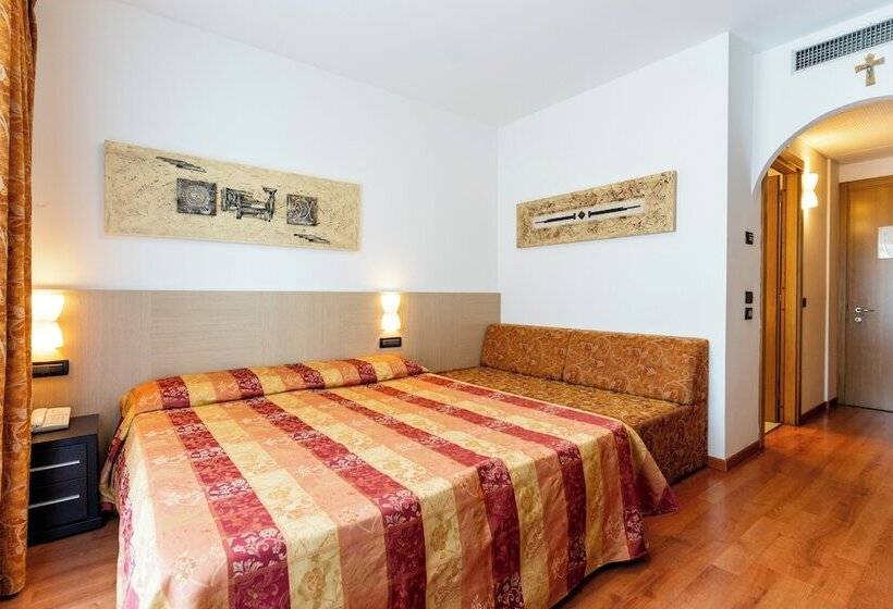 חדר סטנדרט לשלושה, Olympus