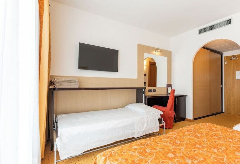 חדר משפחתי, Olympus