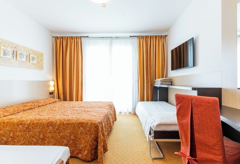 חדר משפחתי, Olympus