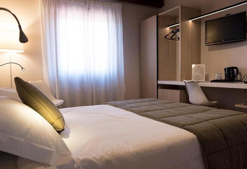 חדר סטנדרט לארבעה, Relais Madonna Di Campagna