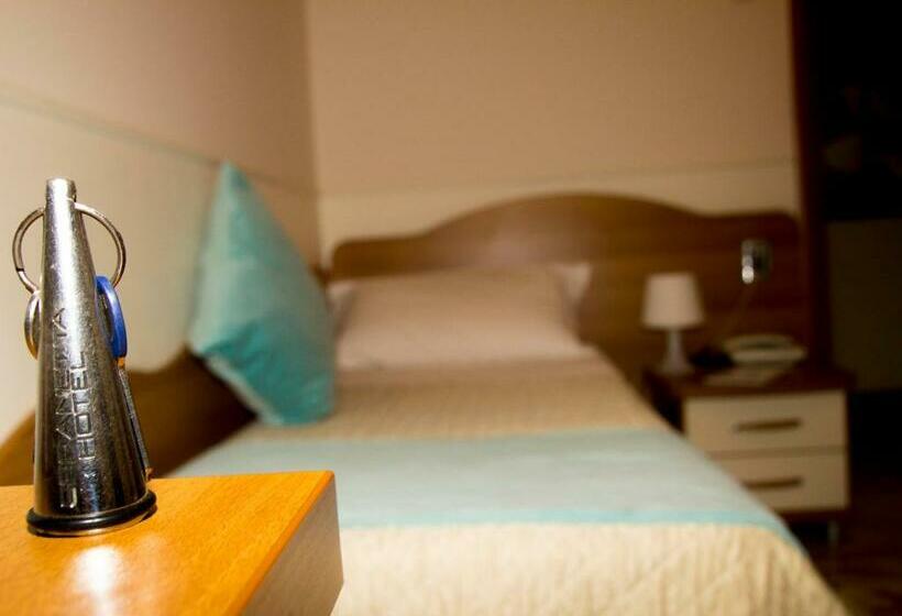 标准单人间, Ristorante Sbranetta