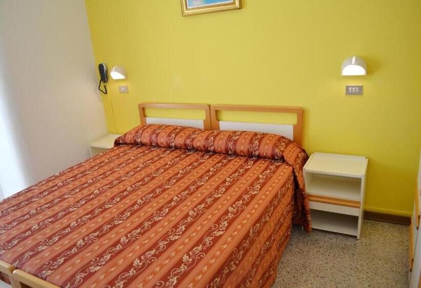 اتاق استاندارد با بالکن, Solmar