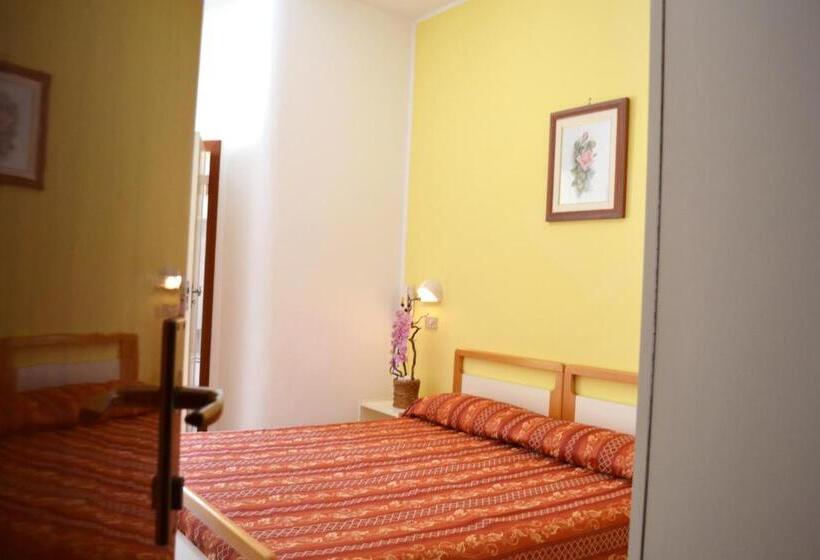 اتاق استاندارد با بالکن, Solmar