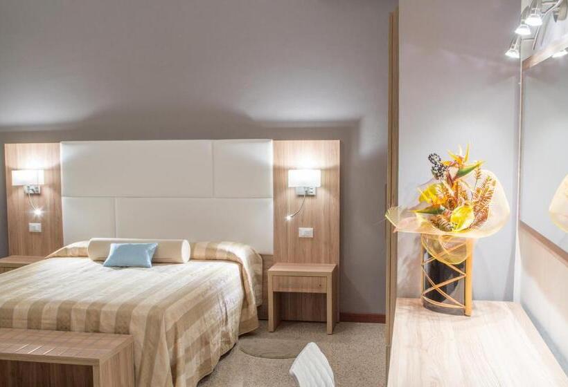 اتاق سوپریور خانوادگی, Solmar