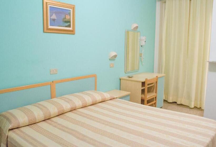 اتاق استاندارد سه نفره, Solmar