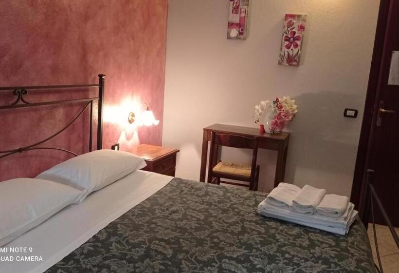 חדר סטנדרט לארבעה, Albergo B&b Antica Trattoria Bacco