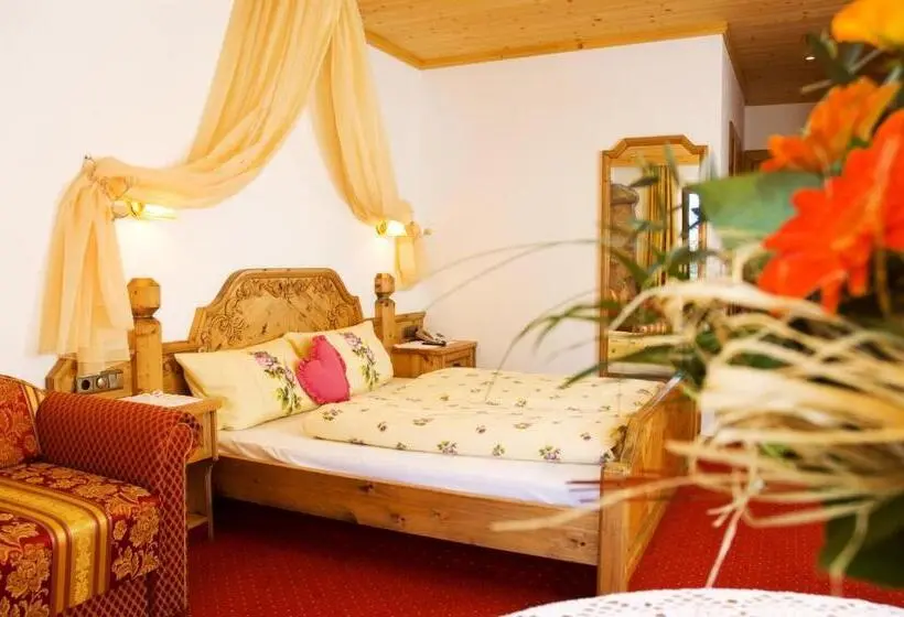 Perhehuone, Apipura Hotel Rinner
