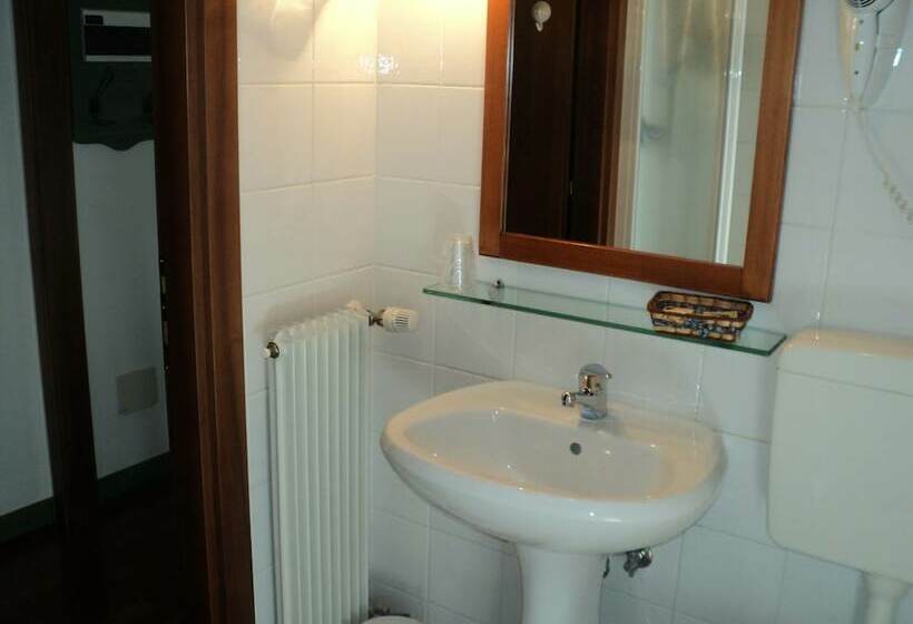 غرفة قياسية ثلاثية, Albergo La Bersagliera