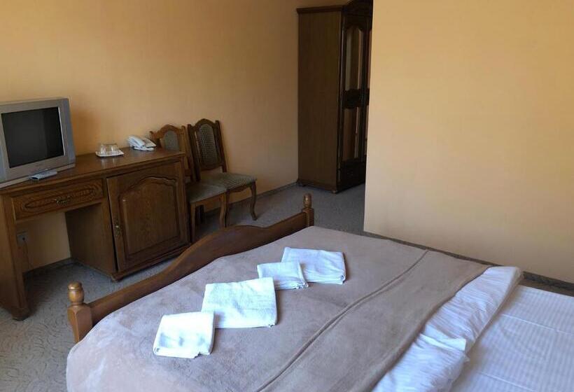 غرفة قياسية, Chervona Gora