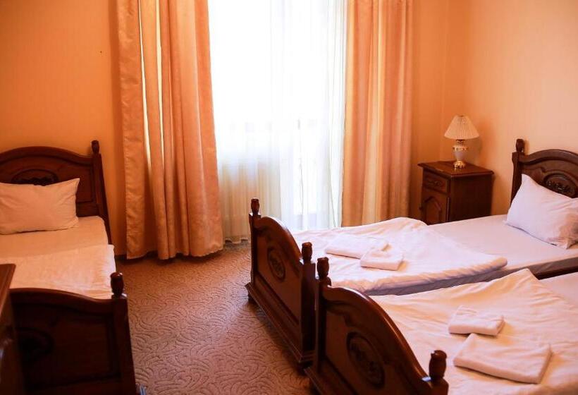 غرفة قياسية ثلاثية, Chervona Gora