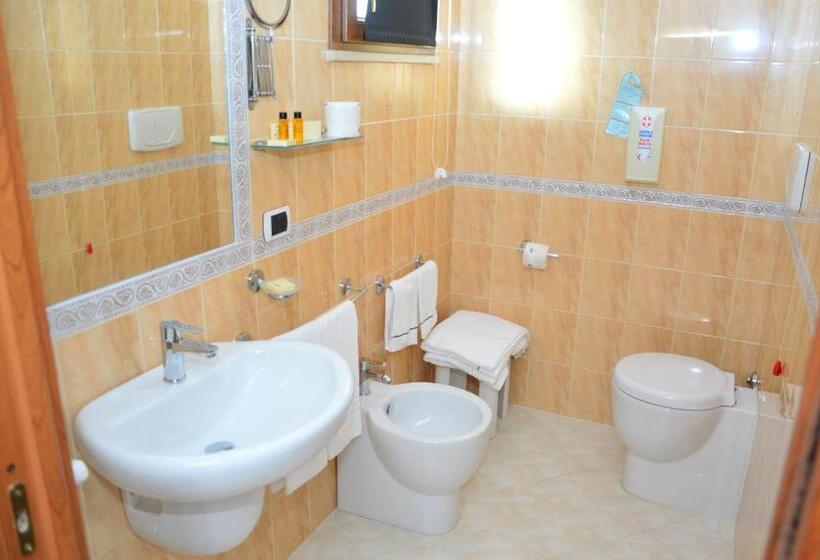 Четырехместный Номер Стандарт с Балконом, Il Giardino Degli Aranci