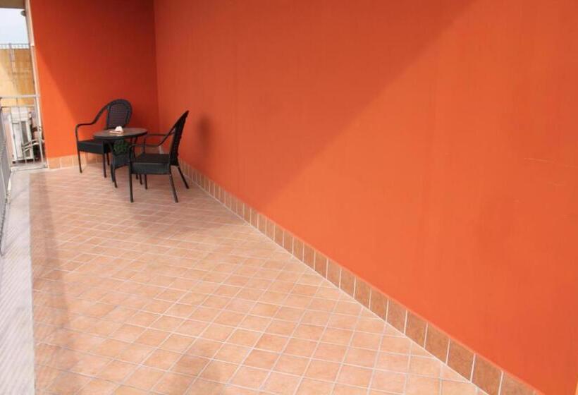 Четырехместный Номер Стандарт с Балконом, Il Giardino Degli Aranci