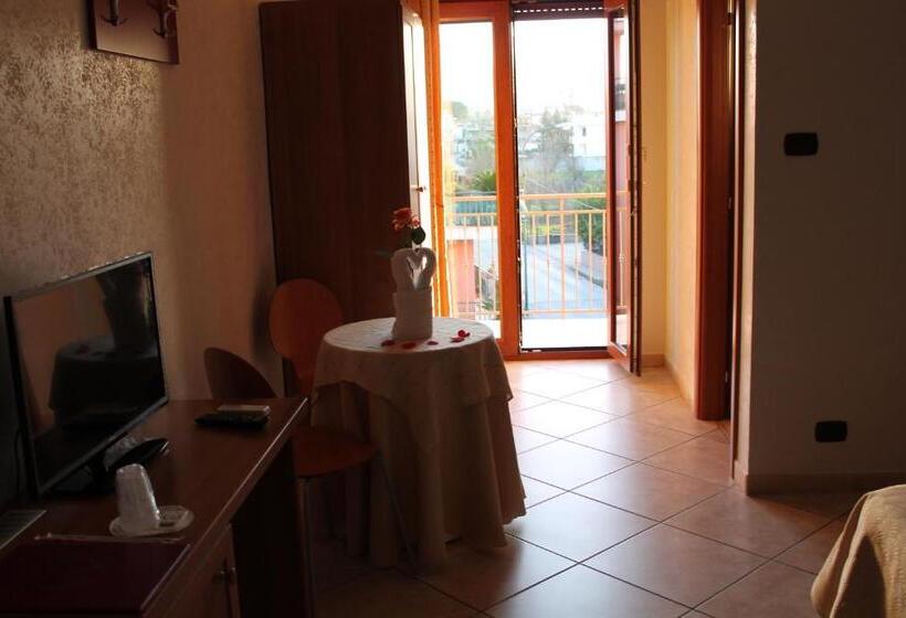 Четырехместный Номер Стандарт с Балконом, Il Giardino Degli Aranci