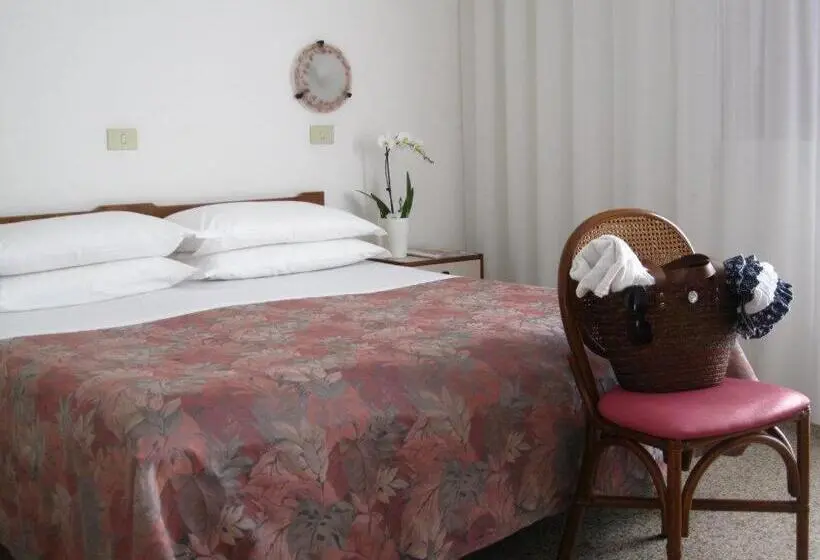 Economy Quadruple Room, International