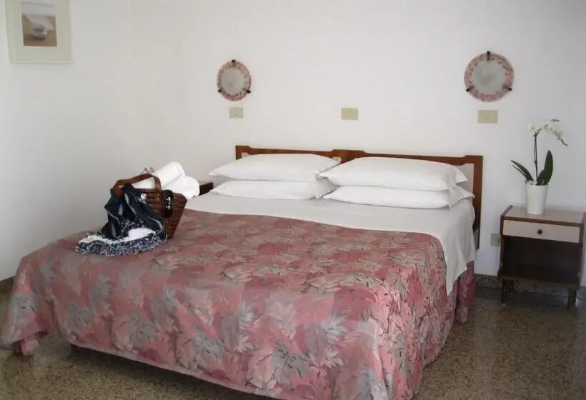 Economy Quadruple Room, International