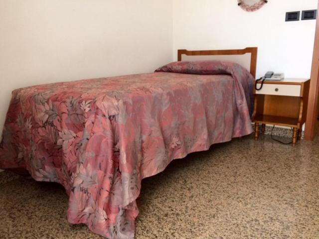 غرفة إقتصادية فردية, International