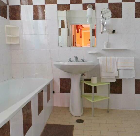 غرفة قياسية ذات إطلالة, La Congiura Dei Baroni