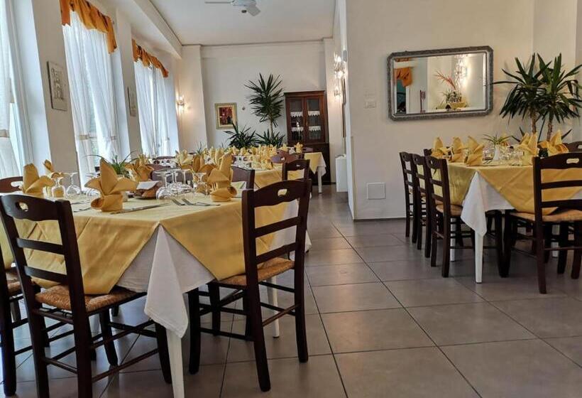 غرفة قياسية ثلاثية ذات اطلالة, La Congiura Dei Baroni