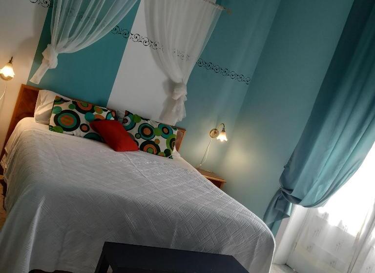 غرفة قياسية ثلاثية ذات اطلالة, La Congiura Dei Baroni