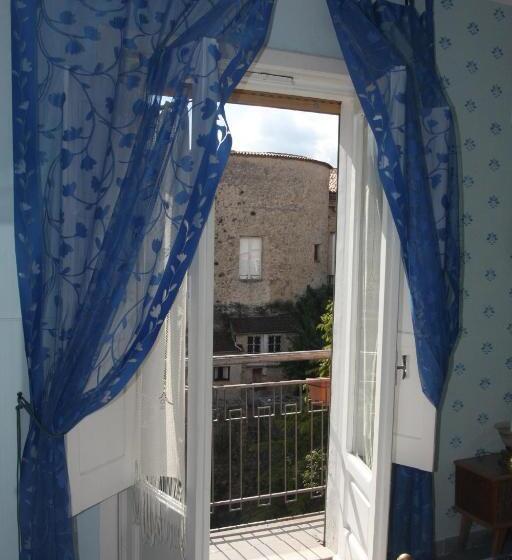 غرفة عائلية, La Congiura Dei Baroni