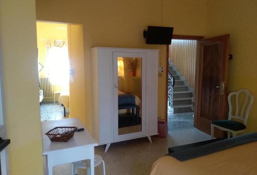 غرفة عائلية, La Congiura Dei Baroni