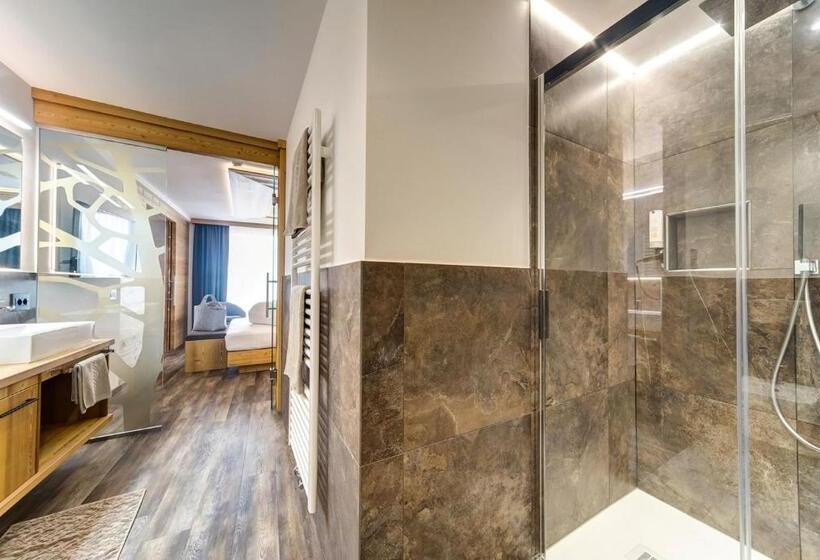 デラックスファミリールーム, Muliac