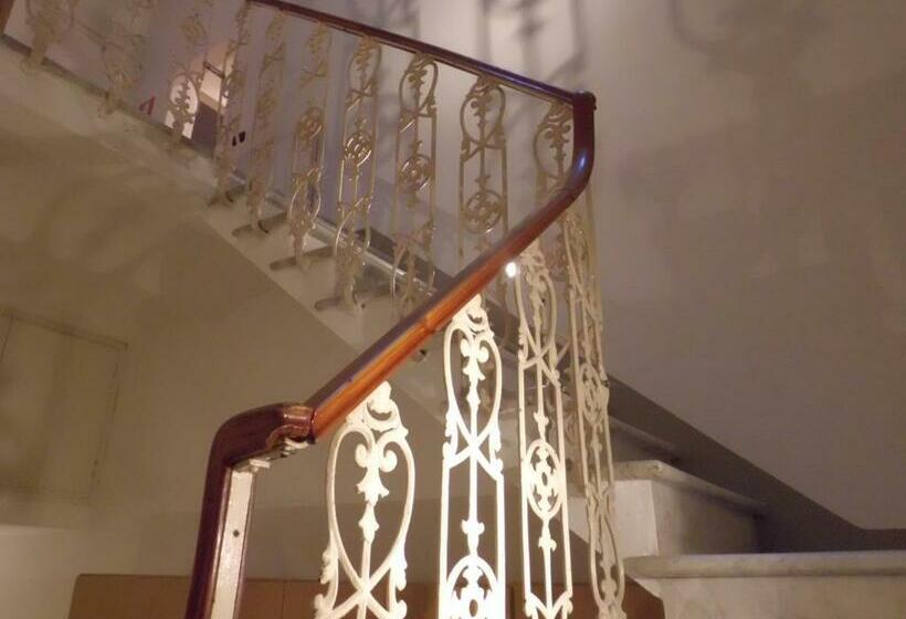 エコノミールーム, Paolina