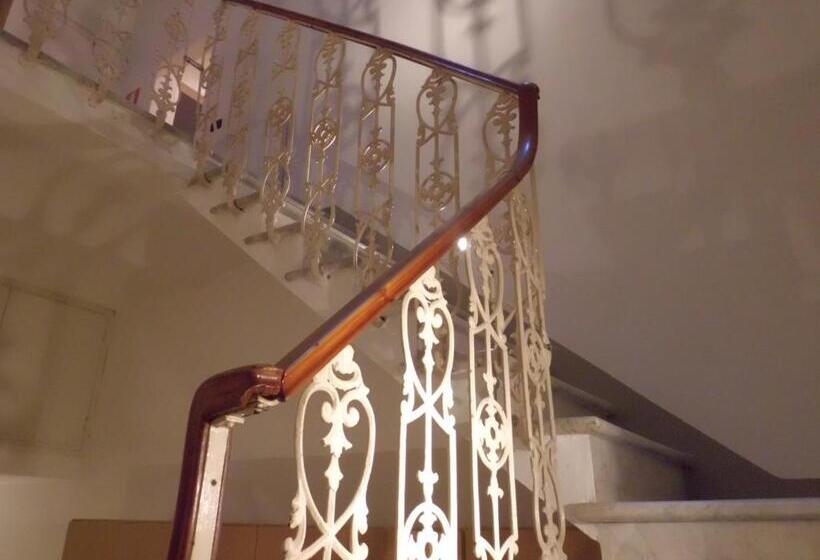 エコノミートリプルルーム, Paolina