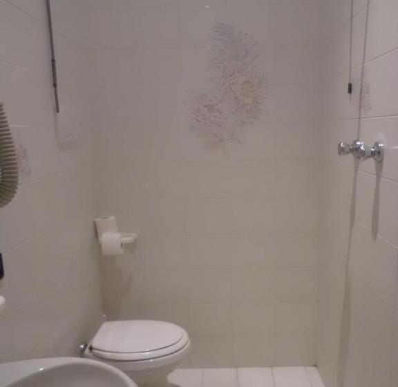 エコノミートリプルルーム, Paolina