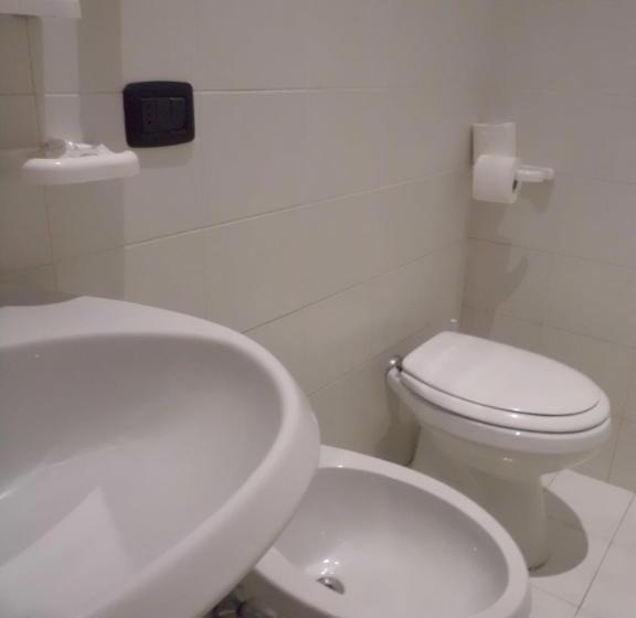Economy Triple Room, Paolina