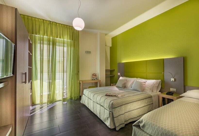 带阳台标准四人间, Ras