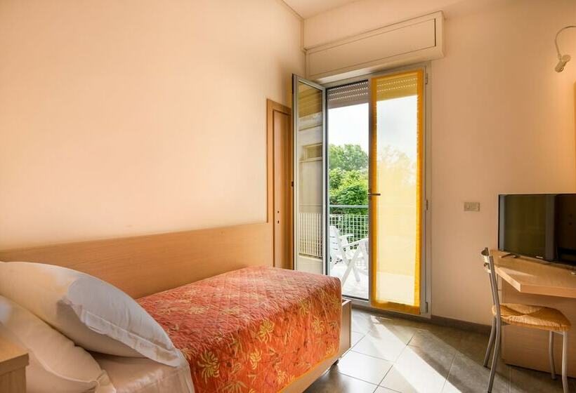 带阳台的标准单人间, Ras