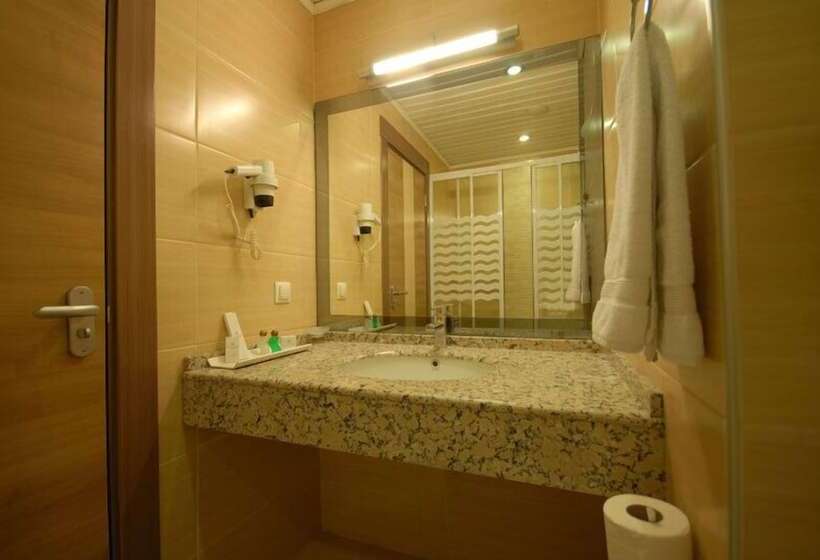 غرفة قياسية ثلاثية, Serace