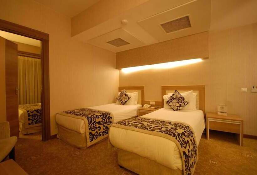 غرفة عائلية, Serace