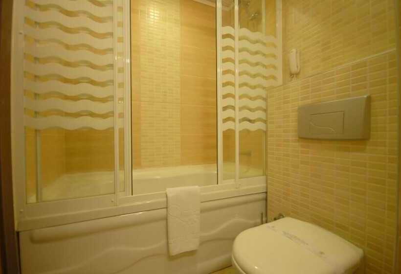 غرفة عائلية, Serace