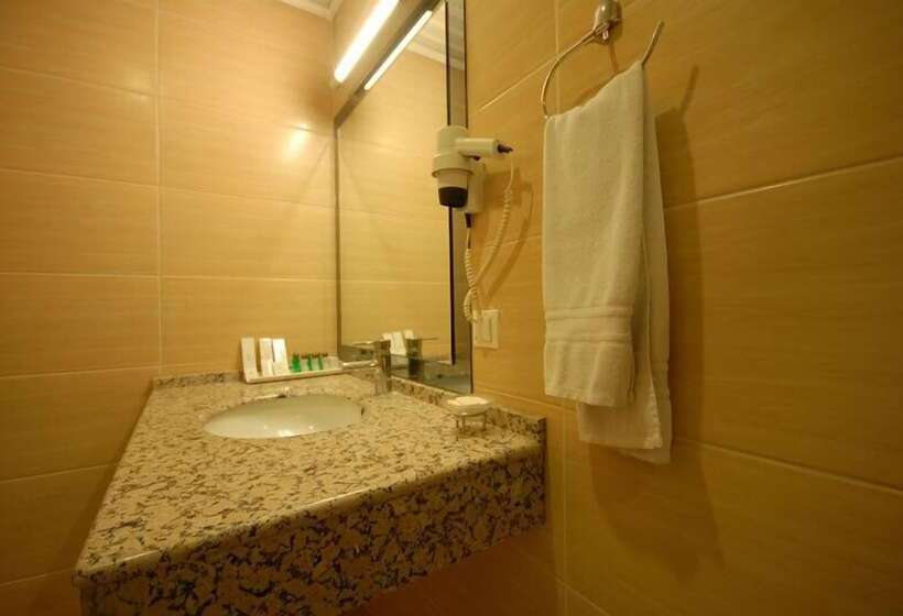 غرفة عائلية, Serace