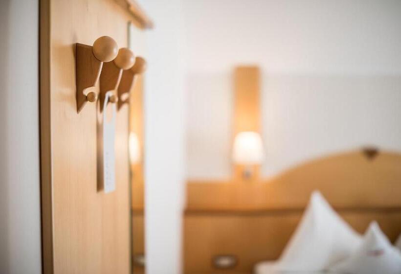 Quarto Estandar com Sacada, Waidmannhof