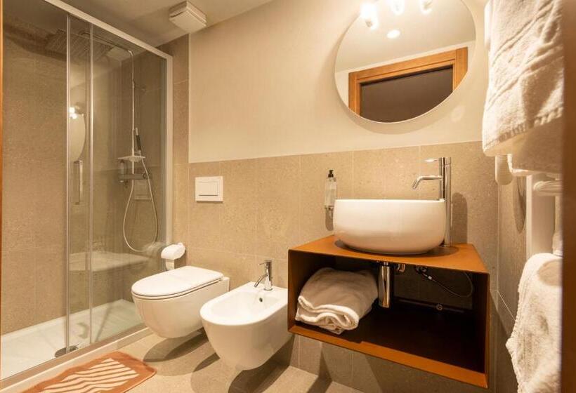 חדר קומפורט לשלושה, Zerbion