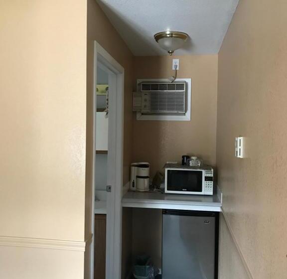 اتاق عادی, Sunset Motel