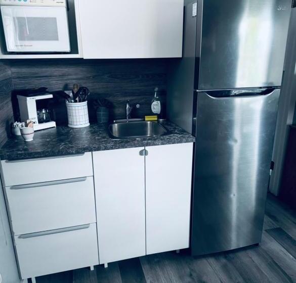 کابین, Sunset Motel