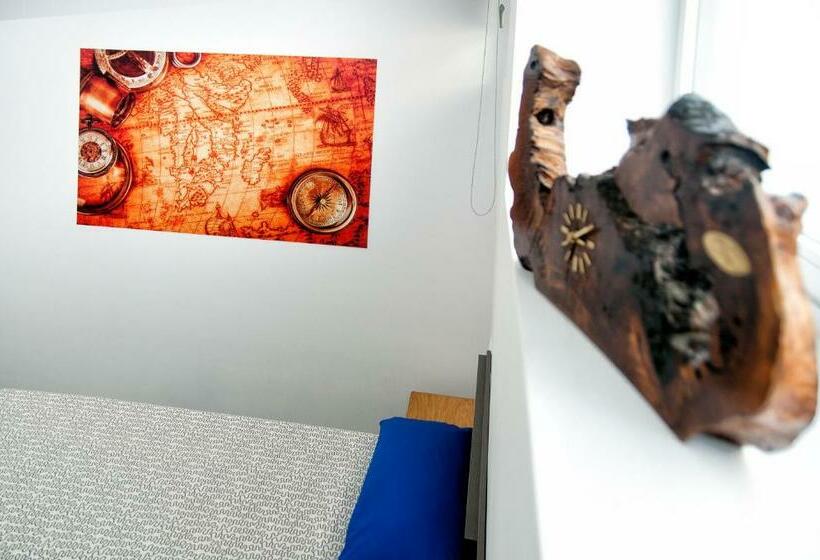 سرير فى غرفة مشتركه, Albergue   Hostel Oceanus Finisterre