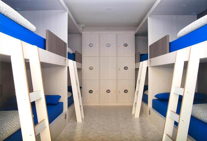 سرير فى غرفة مشتركه, Albergue   Hostel Oceanus Finisterre