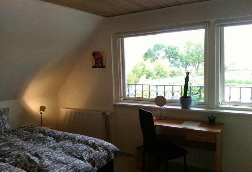 Номер Стандарт с Балконом, Bed And Breakfast Hasseloe