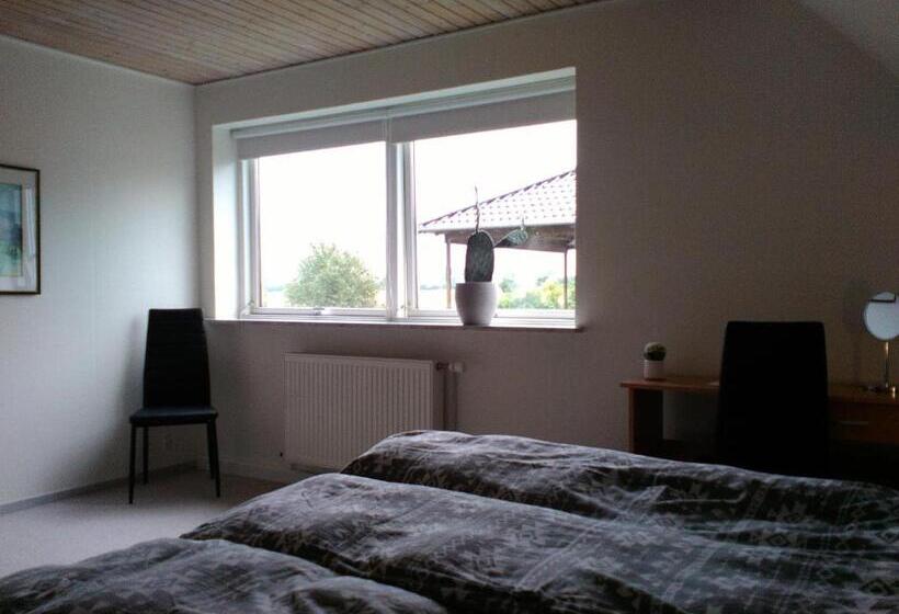 Номер Стандарт Вид на Сад, Bed And Breakfast Hasseloe