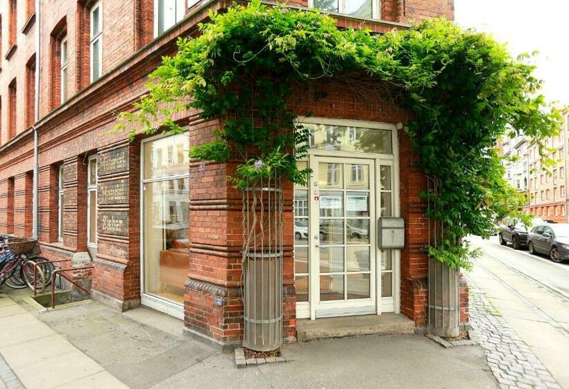 スタンダードシティビュールーム, 9 Små Hjem