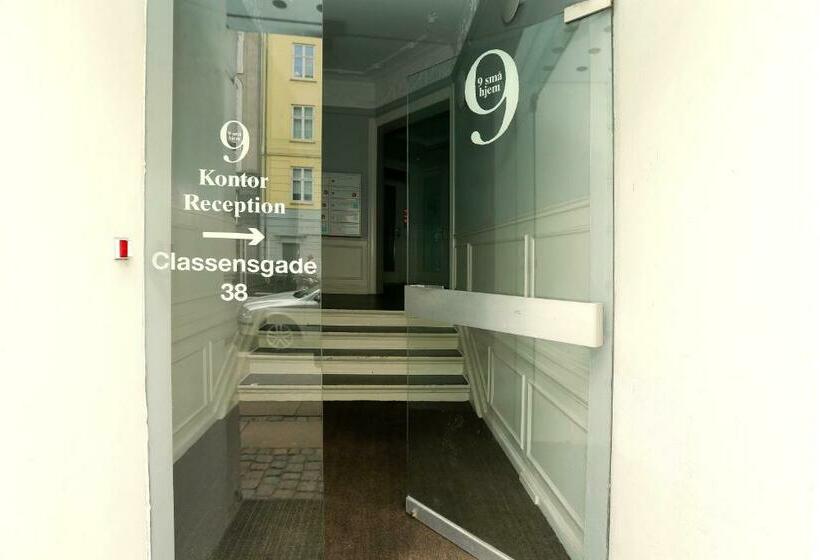 スタンダードシティビュールーム, 9 Små Hjem