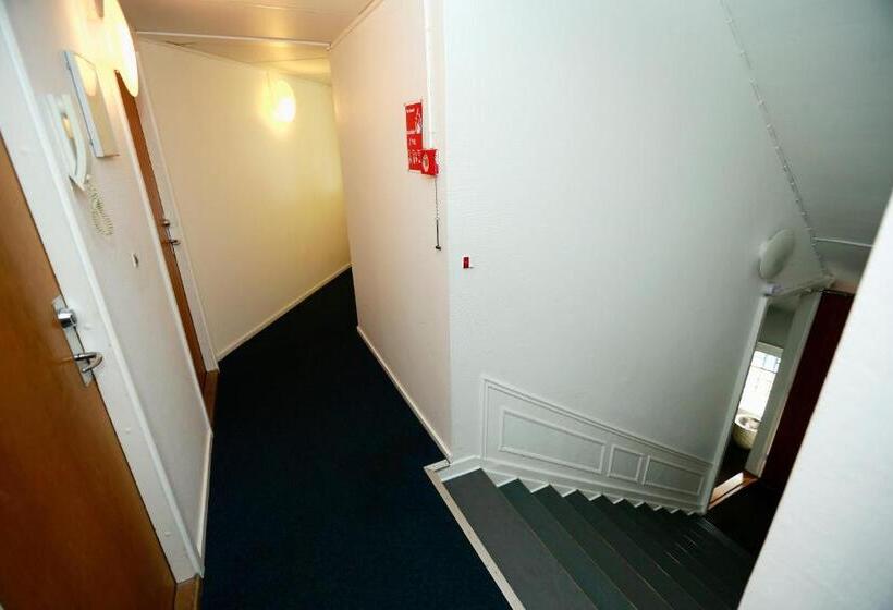 スタンダードシティビュールーム, 9 Små Hjem