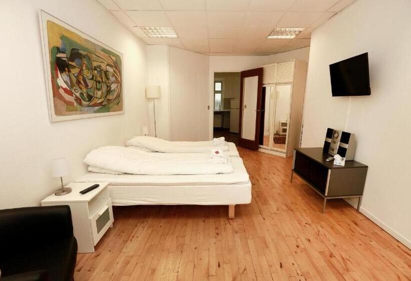 标准工作室, 9 Små Hjem